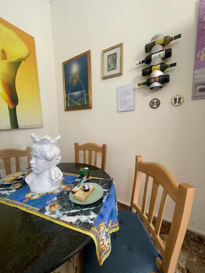Maya'S Apartment Close To Ballaro Market And Central Station ปาแลร์โม ภายนอก รูปภาพ